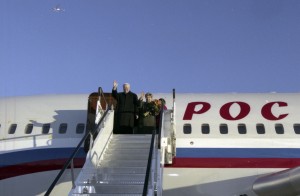 Государственный визит президента РФ Бориса Ельцина в Королевство Швеция. Во время церемонии прощания