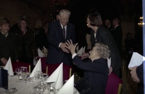 Государственный визит президента РФ Бориса Ельцина в Королевство Швеция. Во время встречи со шведской писательницей Астрид Линдгрен на завтраке от имени Правительства Швеции