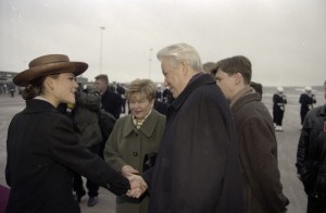 Государственный визит президента РФ Бориса Ельцина в Королевство Швеция. Во время встречи в аэропорту «Арланда»