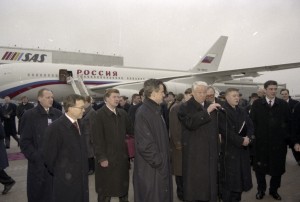 Государственный визит президента РФ Бориса Ельцина в Королевство Швеция. Во время встречи в аэропорту «Арланда»