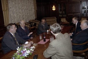 Президент РФ Борис Ельцин во время посещения Государственной Думы, обсуждавшей проект бюджета на 1998-й год