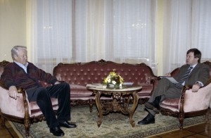 Президент РФ Борис Ельцин во время встречи с руководителем Администрации президента РФ В.Б. Юмашевым