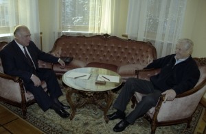 Президент РФ Борис Ельцин во время встречи с председателем Правительства РФ В.С. Черномырдиным