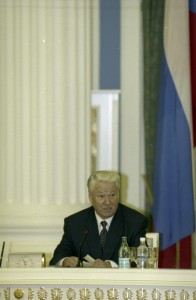 Президент РФ Борис Ельцин на первом заседании «Круглого стола» представителей двух ветвей власти, партий, общественно-политических движений и руководителей регионов