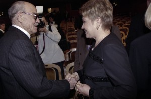 Супруга президента РФ Наина Ельцина во время открытия театра «Новая опера». Супруга президента РФ Наина Ельцина и М. Глузкий