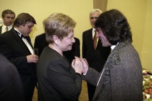 Супруга президента РФ Наина Ельцина во время открытия театра «Новая опера». Супруга президента РФ Наина Ельцина и Ю. Башмет