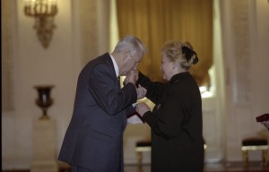 Вручение президентом РФ Борисом Ельциным государственных наград деятелям науки и культуры, а также ряду региональных руководителей и военнослужащих. Награждение артистки Государственного театра киноактера И. Бондарчук (Скобцевой)