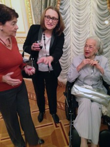 Елена Довлатова (слева), дочь Владимира Маяковского Патрисия Томпсон (справа) на Русской литературной неделе