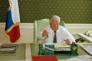 Борис Ельцин в кабинете в Кремле