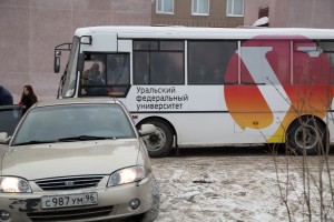 85-летие Бориса Ельцина в музее в Екатеринбурге. Возложение цветов к памятнику первому президента России