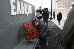 85-летие Бориса Ельцина в музее в Екатеринбурге. Возложение цветов к памятнику первому президента России