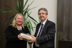 В дар библиотеке ВолГу были переданы книги о Ельцине