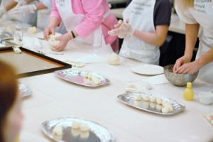 На кулинарном мастер-классе с Наиной Ельциной