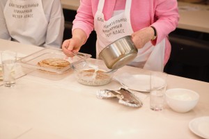 На кулинарном мастер-классе с Наиной Ельциной