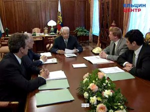 Рабочая встреча президента РФ Бориса Ельцина с председателем Правительства РФ В.С. Черномырдиным, министром финансов РФ А.Б. Чубайсом, первым заместителем председателя Правительства РФ Б.Е. Немцовым, заместителем председателя Правительства РФ О.Н. Сысуевым