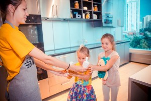 Дети едят мороженое в Ельцин Центре