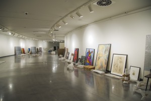 Ари-галерея. Монтаж выставки Нонконформизм. 30-10-2016. Любовь Кабалинова