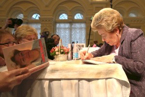 Презентация мемуаров Наины Ельциной «Личная жизнь» в ГУМе