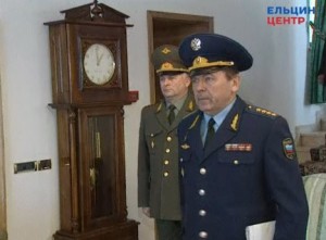 Рабочая встреча президента РФ Б.Н. Ельцина с главнокомандующим ВВС РФ генералом армии П.С. Дейнекиным и командующим войсками Ленинградского военного округа генерал-полковником В.С. Бобрышевым