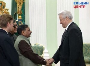 Президент РФ Б.Н. Ельцин во время встречи с министром обороны Республики Индии М.С. Ядава