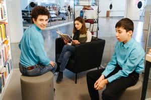 День открытых людей. Инклюзивные чтения «Истории, рассказанные на ушко»