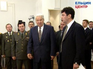 Вручение президент РФ РФ Б.Н. Ельциным сертификатов на получение жилья первой группе офицеров