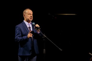 Авангард Леонтьев. 30 лет фильму «Зеркало для героя»