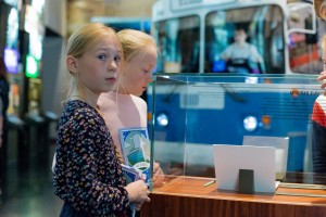 Музей. Постановочные фото детей. Л.Кабалинова