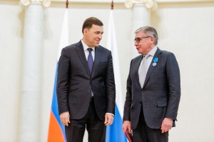 Евгений Куйвашев и Александр Дроздов на церемонии награждения в колонном зале Дома Севастьянова