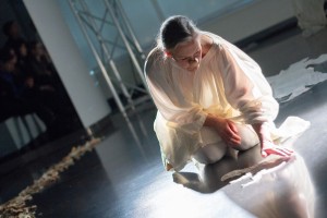 «Лебедь». Перфоманс Клэр Перри-Джонс