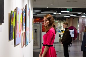 Открытие выставки Ильи Фролова «Фрагменты толпы»