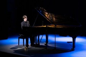 Пианист Алексей Вакер