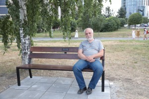 Именная скамейка в память о Владимире Шульмане и Жанне Сокольской