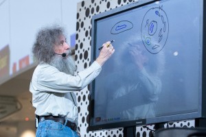 Лекция доктора биологических наук Михаила Гельфанда в Ельцин Центре