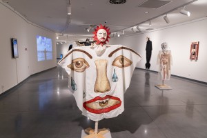 Выставка Алисы Горшениной «Пугало стояло в центре вспаханного поля»