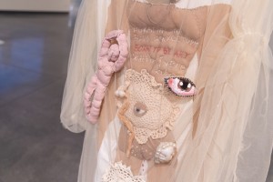 Выставка Алисы Горшениной «Пугало стояло в центре вспаханного поля»