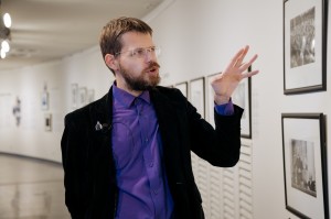 Тематическая экскурсия Евгения Емельянова «Свет и тени эпохи оттепели в объективе Александра Устинова»