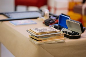 Встречи в «Гостиной под абажуром». Коллекционер старинных парикмахерских аксессуаров Ильдар Абдулов