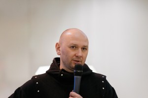 Встречи в «Гостиной под абажуром». Коллекционер старинных парикмахерских аксессуаров Ильдар Абдулов