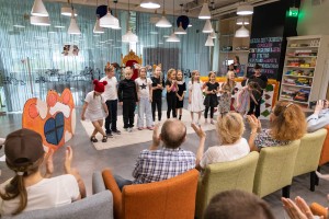 Выпускной спектакль: котики, Красная Шапочка и Чёрное пятно