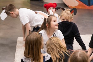 Выпускной спектакль: котики, Красная Шапочка и Чёрное пятно