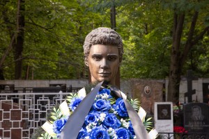 Возложение цветов к могилам Комаря, Кричевского, Усова