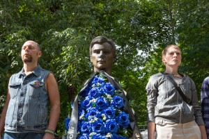 Возложение цветов к могилам Комаря, Кричевского, Усова