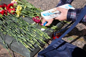 Возложение цветов к могилам Комаря, Кричевского, Усова