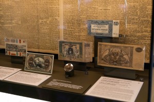 Кураторская экскурсия по выставке «Эволюция рубля»