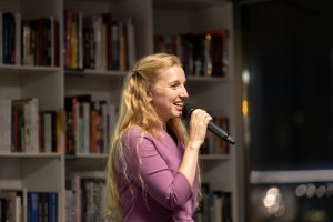 Лекция и презентация книги Дарьи Журковой «Песни ни о чем? Российская поп-музыка на рубеже эпох: 1980–1990-е»