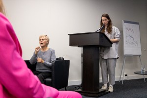 «Зримые голоса: лекция о жестовом языке»