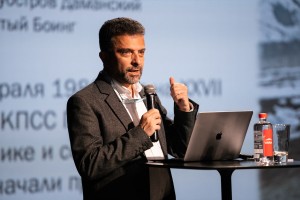 Александр. Архангельский. «А всё юбилеи стоят, юбилеи. Юбилейные какие-то времена»