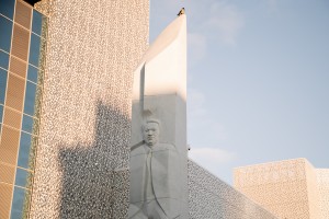 Возложение цветов к памятнику Бориса Ельцина в Екатеринбурге