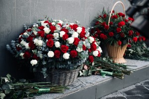 Возложение цветов к памятнику Бориса Ельцина в Екатеринбурге